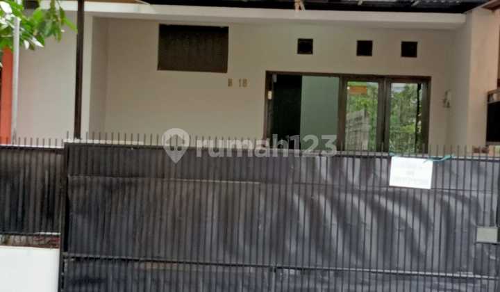 For Sale Comfortable and Well-Maintained House Ready to Occupy Location in Batununggal Bandung