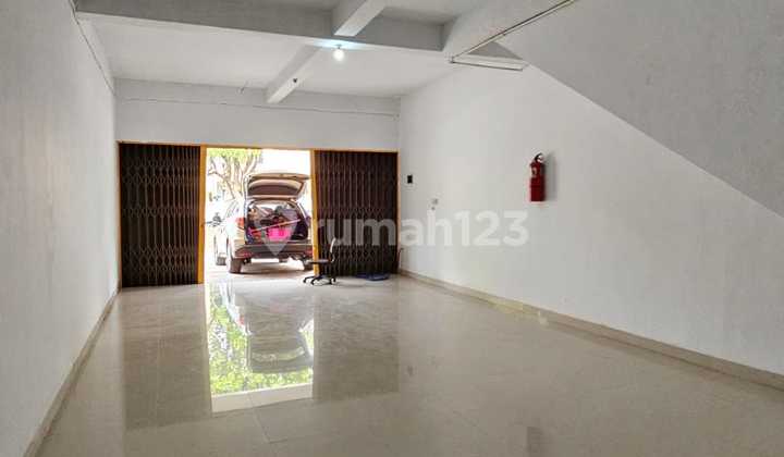 FOR RENT: 2-STORY SHOPHOUSE READY FOR USE, SUITABLE FOR BUSINESS, STRATEGIC LOCATION IN TAMAN KOPO INDAH 2 HOUSING ESTATE, BANDUNG