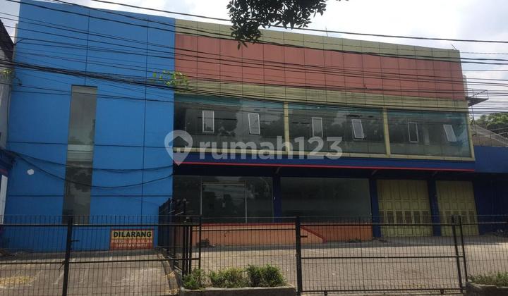 For Sale Comfortable Building Ready for Use Located in Sayap Sukajadi Bandung