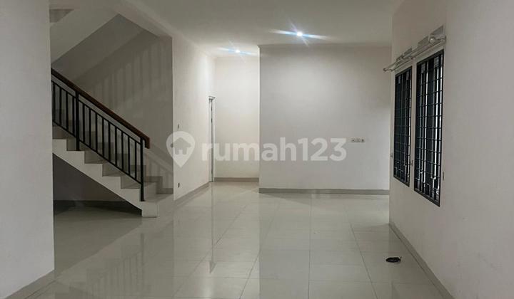 Dijual Rumah Luas Siap Huni Lokasi di sayap Taman Kopo Indah Bandung 2