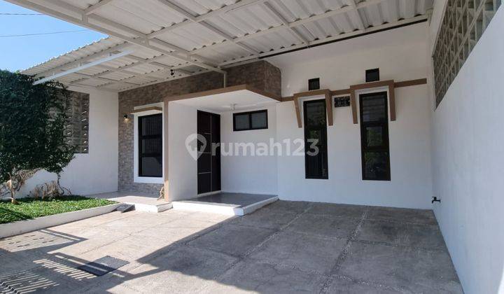 Dijual Rumah Minimalis Modern Bangunan Baru di Komplek Perumahan Taman Kopo Katapang  1