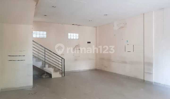 For Rent: 2-Story Shophouse Ready for Use, Suitable for Business on Main Road Kiaracondong Bandung 2