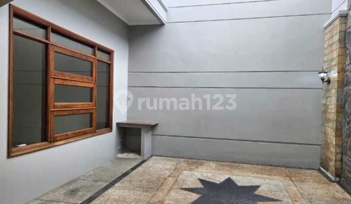 Dijual Rumah Nyaman Siap Huni Lokasi Strategis di Singgasana Pradana Bandung 2