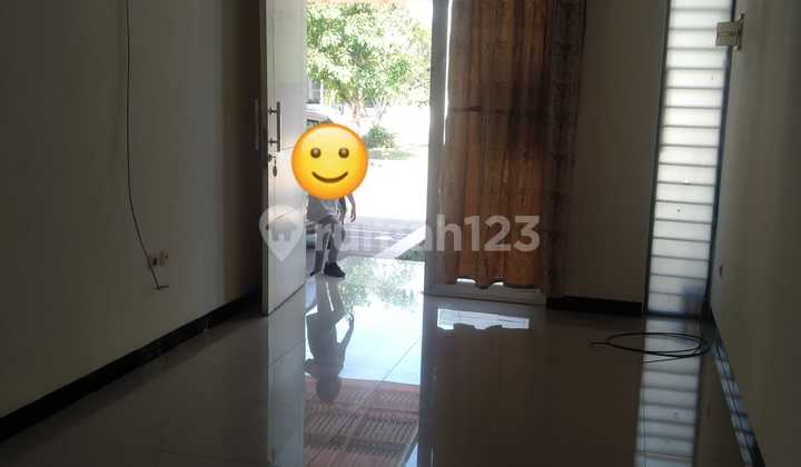 For Rent Ready-to-Live Comfortable Well-Maintained House Located in Taman Kopo Indah 5 Cluster Sommerville Bandung For Rent Ready-to-Live Comfortable Well-Maintained House Located in Taman Kopo Indah 5 Cluster Sommerville Bandung