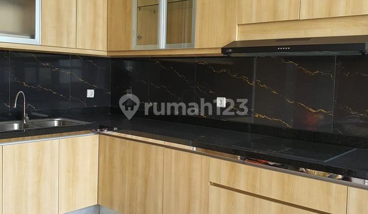 Dijual Rumah Hunian Classic Mewah Semi Furnished Siap Huni Lokasi di Singgasana Raya Bandung 2