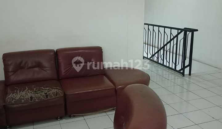 For Rent: 4-Story Shop House Ready for Use, Suitable for Business, Located on Main Road Jl Ahmad Yani Bandung.