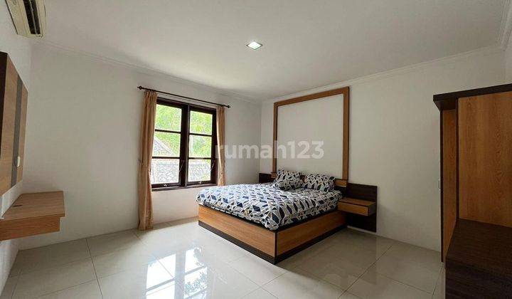 Rumah mewah 2 lantai di villa panbil batam
Harga 210jt /tahun 7