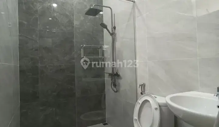 Rumah Cantik Full Renovasi 1Lantai Siap Huni Hadap Selatan Royal Grande Batam Centre 4