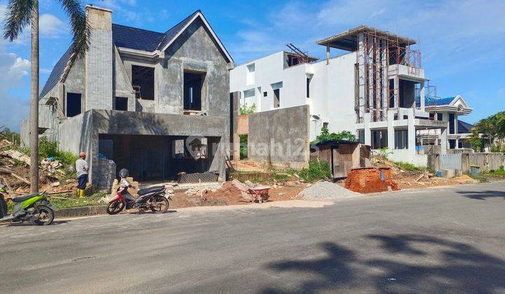 Rumah Cantik Konsep Eropa Progres Finishing 2.5Lantai CROWN HILL Batam 1