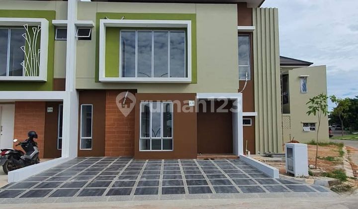 Rumah Hook 2Lantai Beverly Green