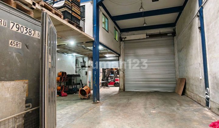 2-Story Warehouse Ready For Use In Sei Panas