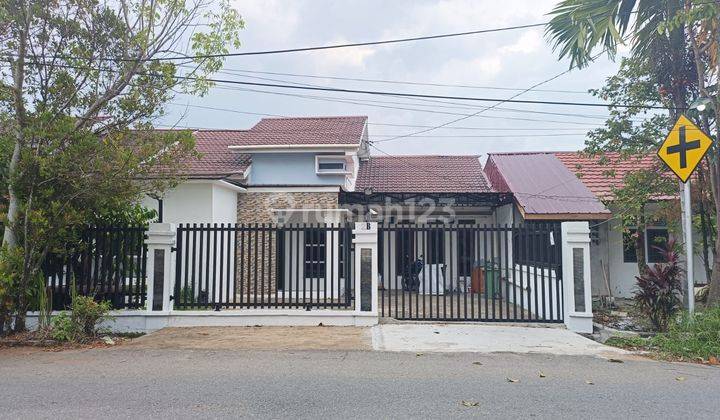 Dijual Rumah Terawat Siap Pakai di Jl. Nirbaya 1