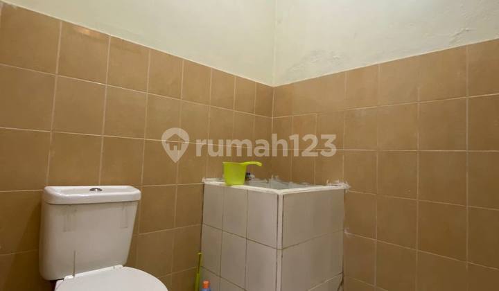 Rumah di Jl. Paris 2, Komp. Paris Royal Residence 5