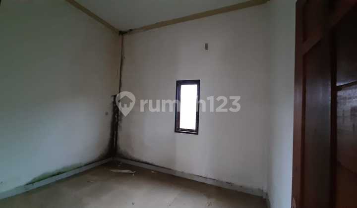Rumah di Jl. Komyos Sudarso, Komp. Golden Indah 7