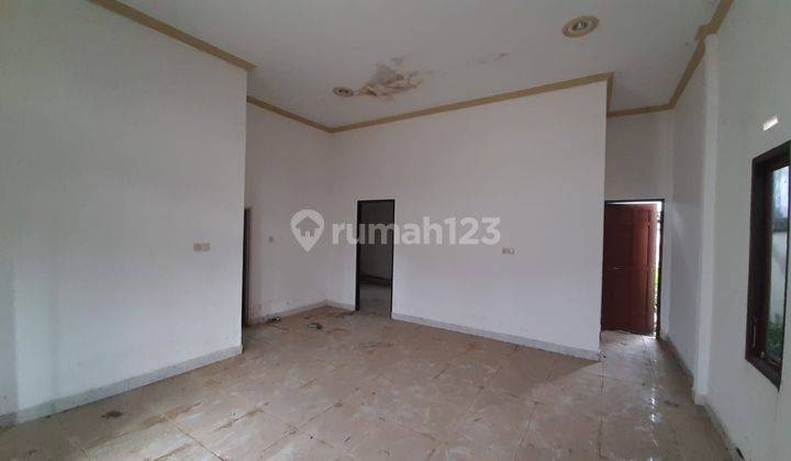 Rumah di Jl. Komyos Sudarso, Komp. Golden Indah 6