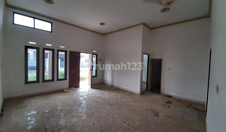 Rumah di Jl. Komyos Sudarso, Komp. Golden Indah 5
