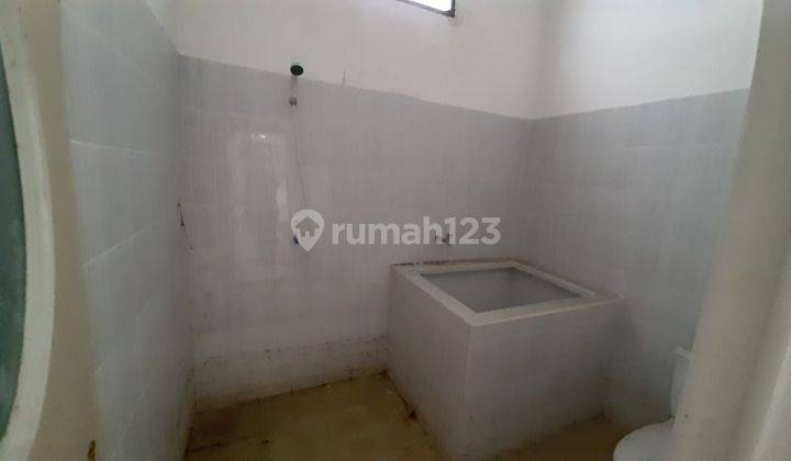 Rumah di Jl. Komyos Sudarso, Komp. Golden Indah 8