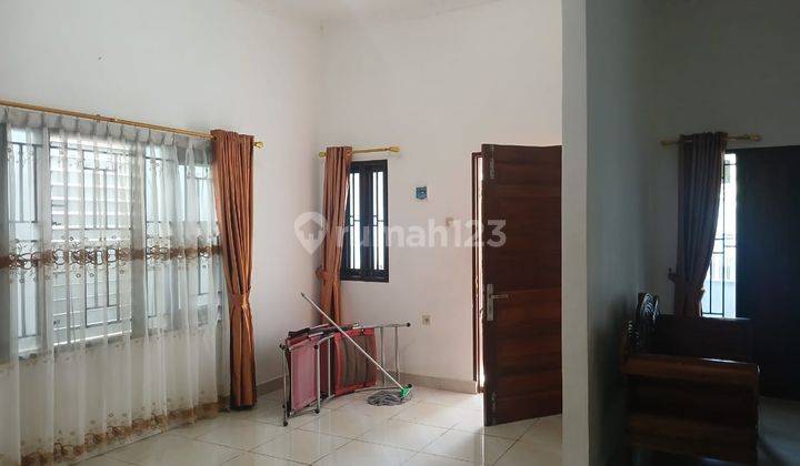 Dijual Rumah Siap Huni Lokasi Tengah Kota di Jl. Paris 2 2