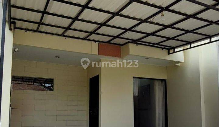 Rumah 2 Lantai Dekat Dengan Stasiun Kereta 2