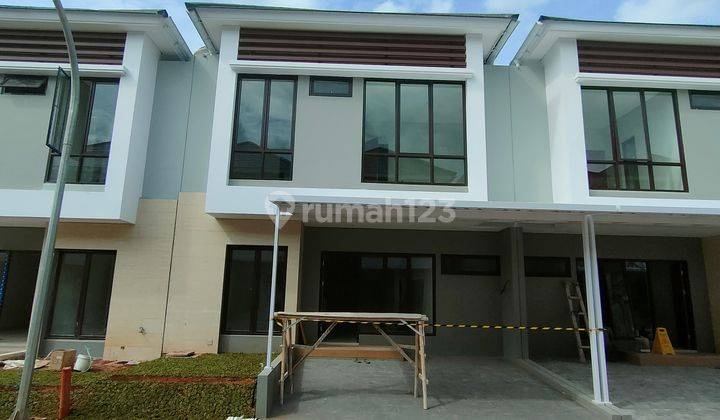 Rumah 2 Lantai, Baru, Siap Huni, Bekasi Sangat Dekat Ke Cibubur  1