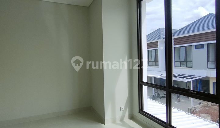 Rumah 2 Lantai, Baru, Siap Huni, Bekasi Sangat Dekat Ke Cibubur  5