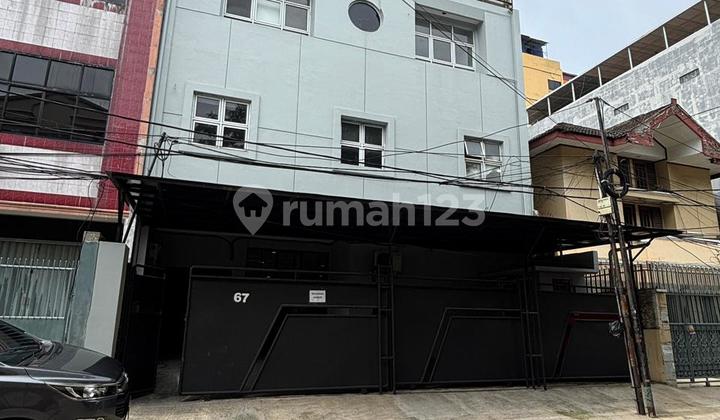 Ruko Besar 4 Lantai Lokasi Premium 200m dari Tomang Raya