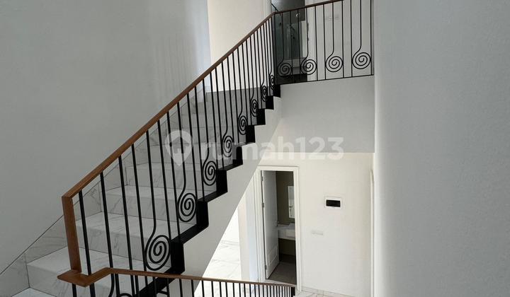 Winona Cluster 3-Story House in the Elita Area of Alam Sutera 2
