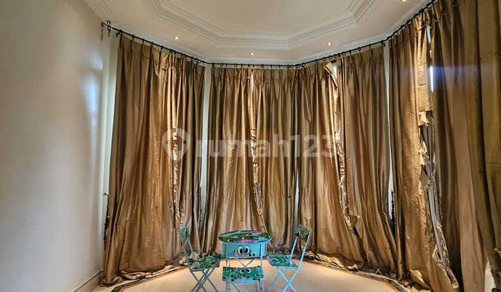 Rumah Mewah Private Pool di Taman Kedoya Baru Jakarta Barat 2