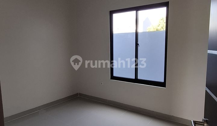 Rumah 3 Lantai Dengan Rooftop Di Regency Melati Mas BSD Serpong 2