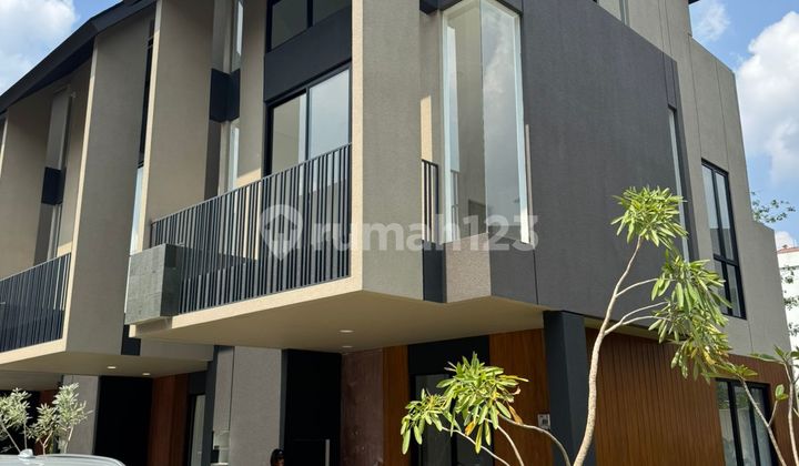 Rumah 3 Lantai Modern di Cavana Lebak Bulus jaksel Hoek Siap Huni Rumah 3 Lantai Modern di Cavana Lebak Bulus jaksel Hoek Siap Huni