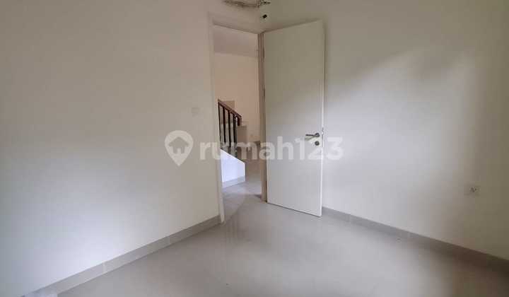 Rumah Hook Modern Thomson Scientia – SHM, Belum Pernah Dihuni 2