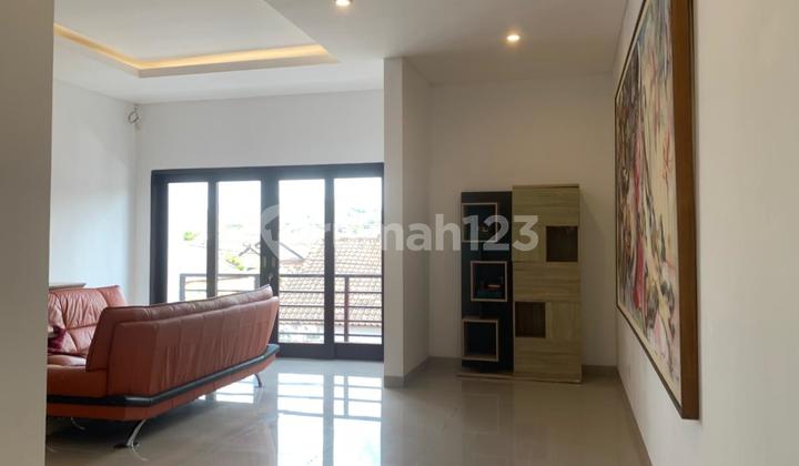 Rumah Hoek 2 Lantai+Rooftop, Swimming Pool Siap Huni di Kompleks Hunian Taman Griya Jimbaran, Bali 2
