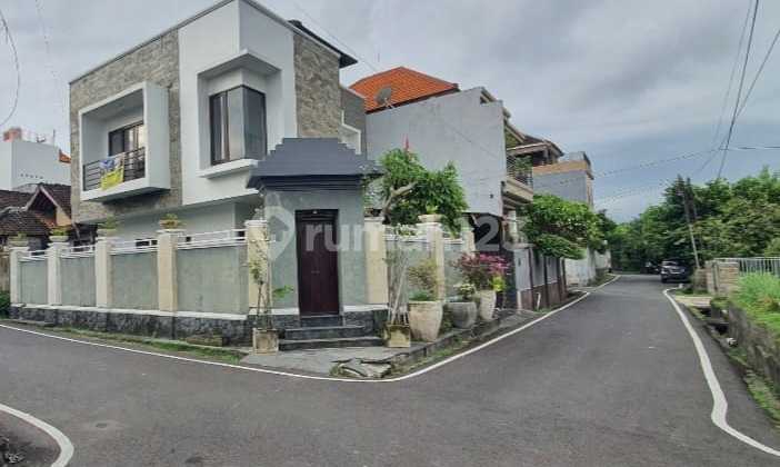 Rumah Hoek 2 Lantai+Rooftop, Swimming Pool Siap Huni di Kompleks Hunian Taman Griya Jimbaran, Bali Rumah Hoek 2 Lantai+Rooftop, Swimming Pool Siap Huni di Kompleks Hunian Taman Griya Jimbaran, Bali
