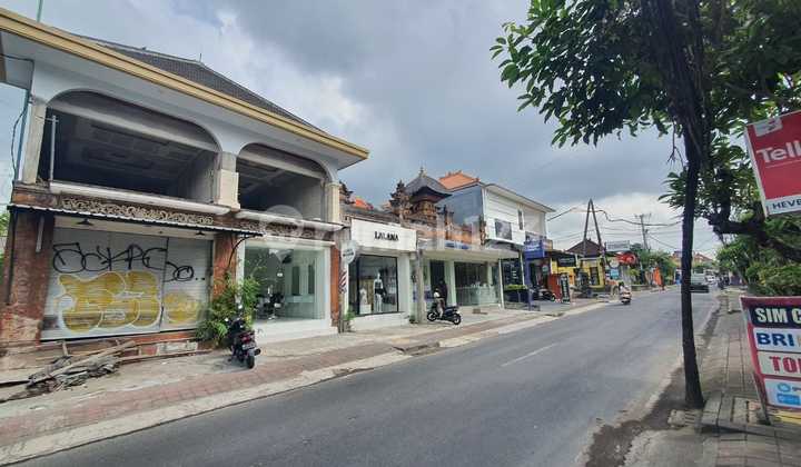 2-STORY SHOP HOUSE ON JL. PANTAI BATU BOLONG, ONLY 7 MINUTES TO BATU BOLONG BEACH, CANGGU 2