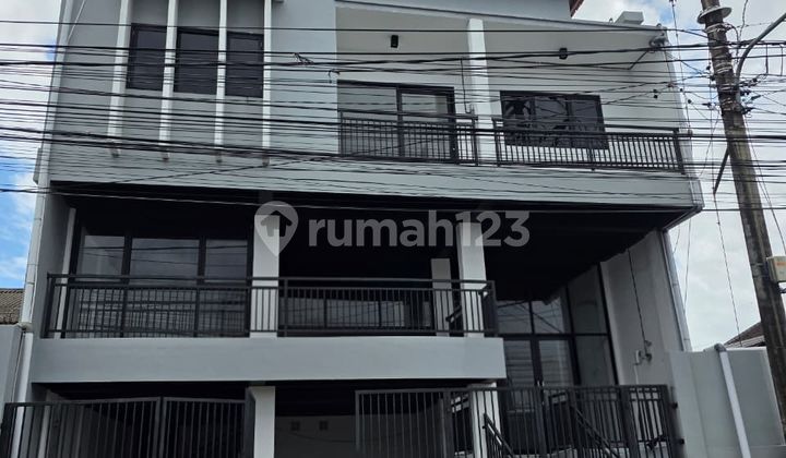 3-Storey House in Central Denpasar - Access to Teuku Umar Barat, Rare! 1