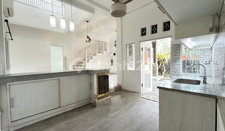 Cozy Villa For Rent at Padonan Canggu, Minutes Away to Jl. Berawa Beach, Canggu & Batu Bolong 