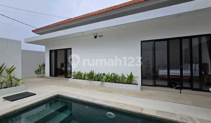 A 2 BR Villa With Stunning Rice Field View in Canggu, 12 Minutes to Batu Bolong Beach