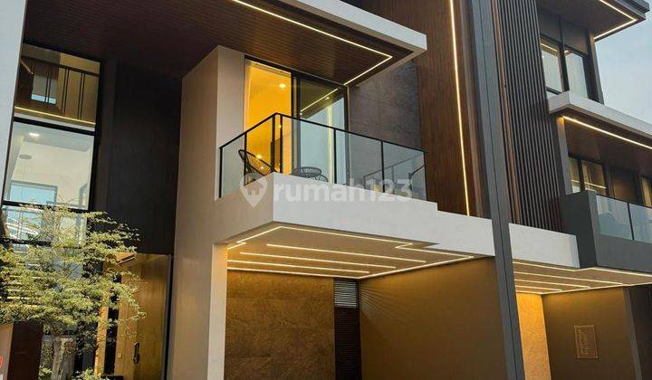 Rumah mewah Dengan Akses Lift Di Selatan Jakarta 1