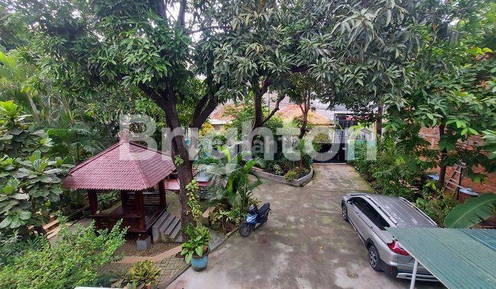 RUMAH DI KAVLING POLRI JELAMBAR JAKARTA BARAT, TAMAN LUAS DAN ASRI 2