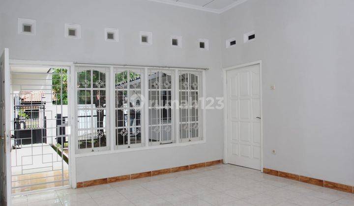 Di jual rumah tengah kota sudah renovasi  2