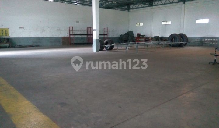 For rent warehouse on Mangkang Semarang main road. 2