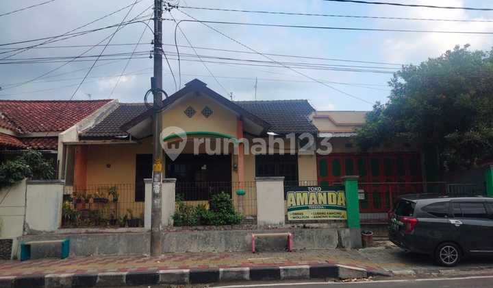For Sale Shop and Residential House in Salatiga, Main Road 1