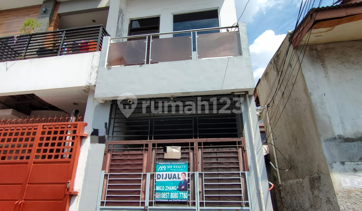 City house near Jembatan Lima, 3 floors, lp251211126apr City house near Jembatan Lima, 3 floors, lp251211126apr