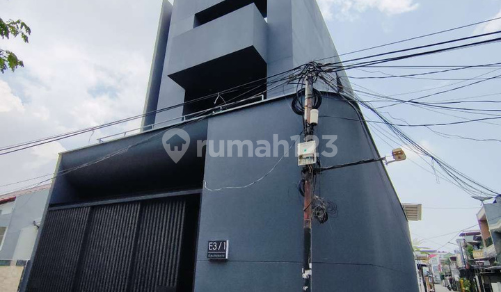 Rumah hoek brand new taman ratu 3 lantai ,lp25121xxxxapr 2