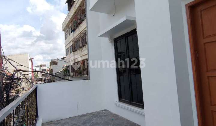 New house in Jembatan Lima, 3 floors, lp25121196feb 2