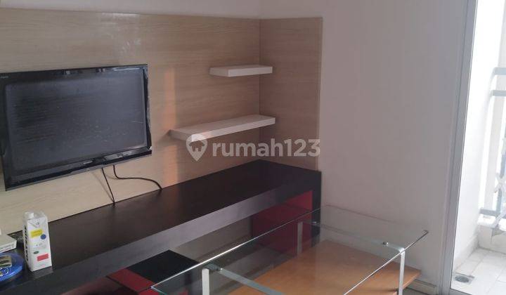 Apartemen Cosmo Terrace 2 BR Semi Furnished Close To Mrt Bundaran Hi 2