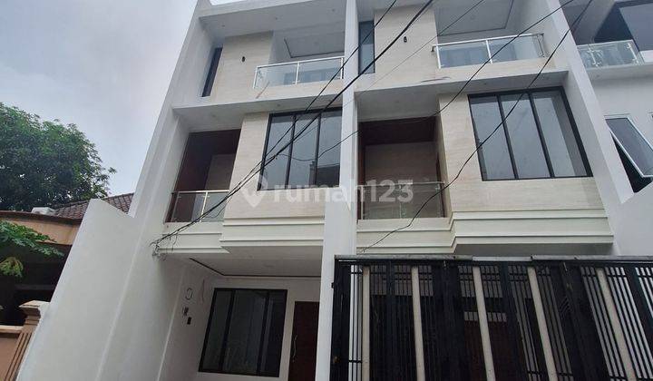 *Silvia* Jual Rumah 3,5 Lantai Hadap Utara Kavling Polri Jelambar 1