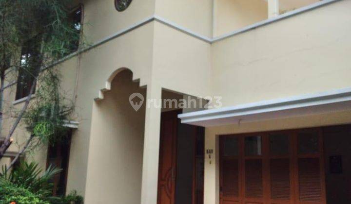 Rumah Mewah di Kemang, Cluster Eksklusif Dengan Taman Luas 1