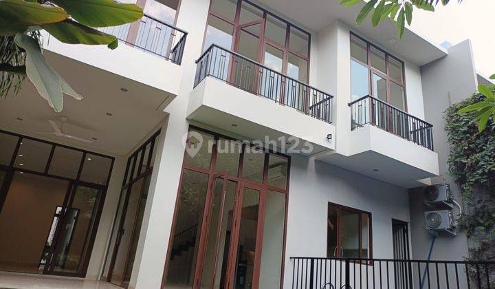 Rumah Mewah 4BR di Kemang Compound Eksklusif, Pool Dan Garden 1