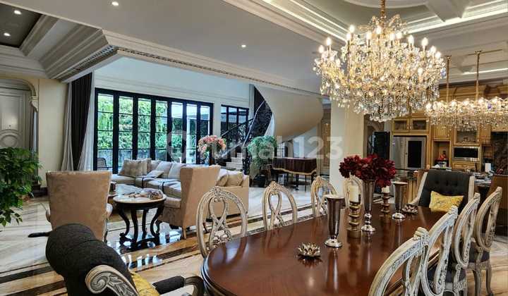 Rumah Eksklusif di Jantung Kemang Full Furnished, Dapur Premium 2